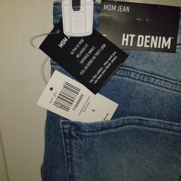 Jeans - Picture 2 of 4